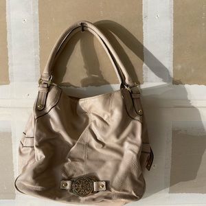Women’s larger handbag